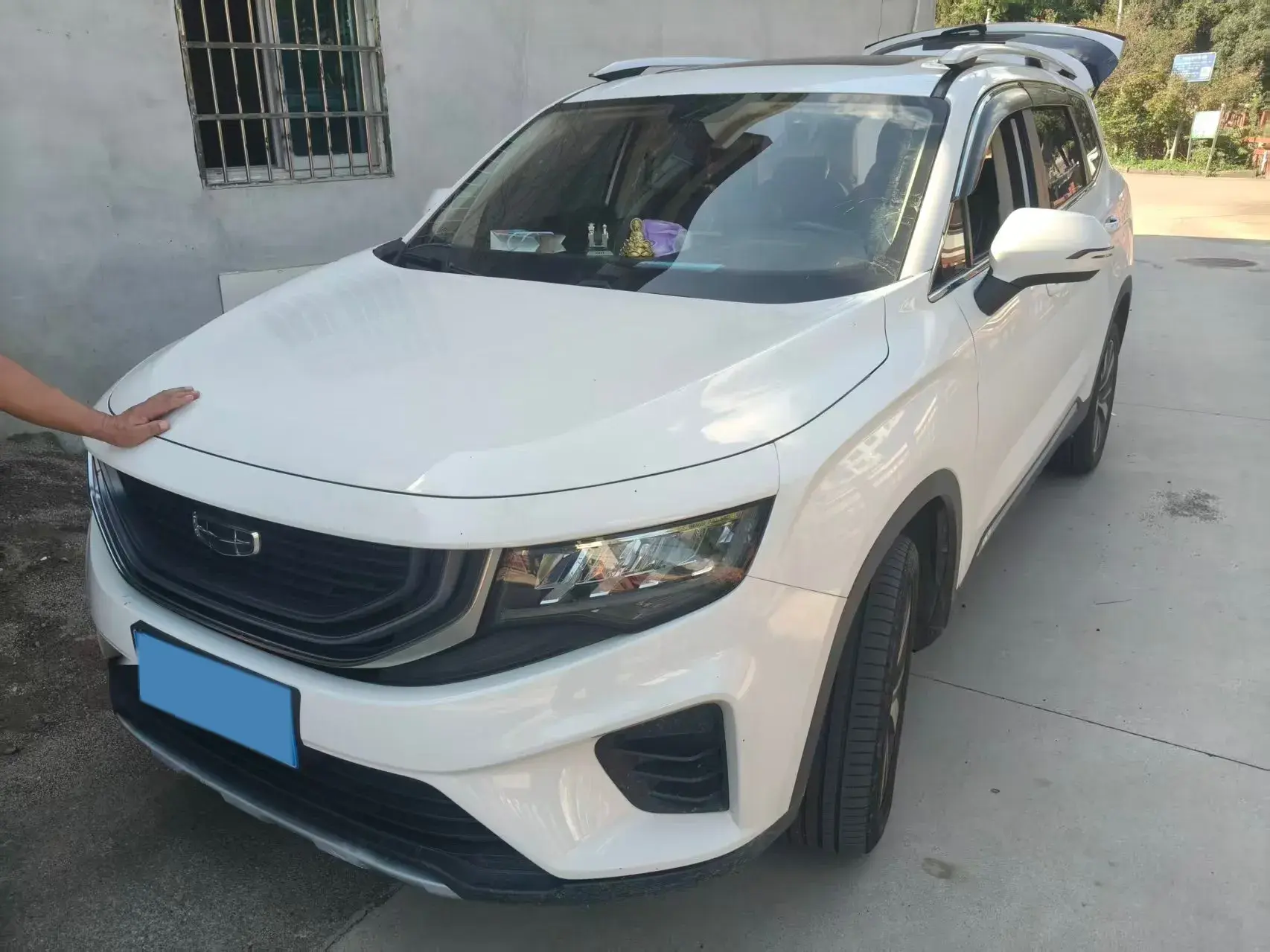 2020 GEELY OKAVANGO view 1