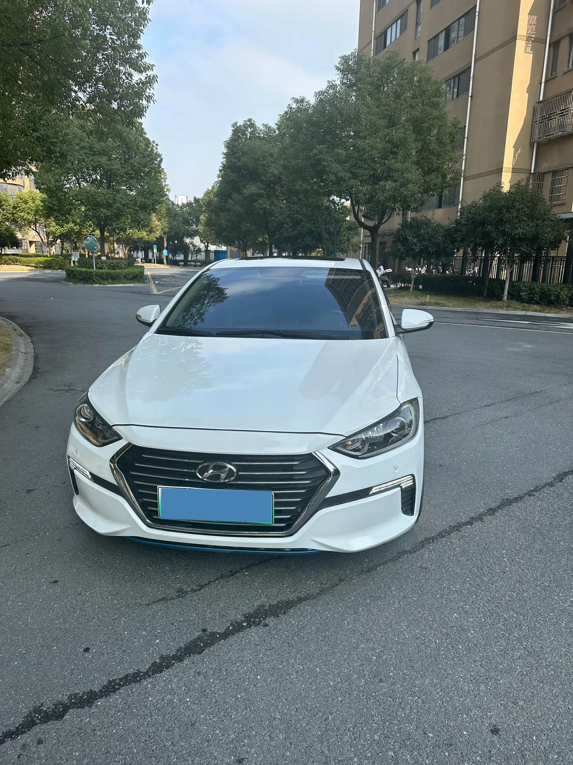 2019 HYUNDAI ELANTRA thumbnail 2