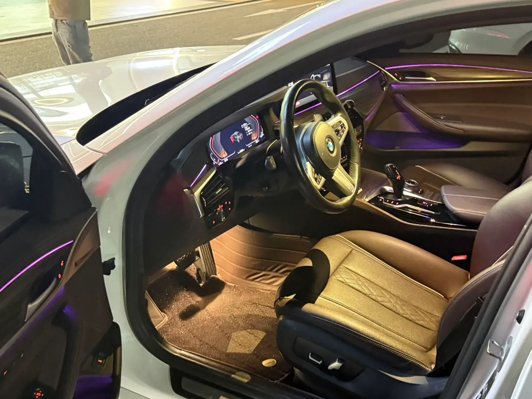 2022 BMW 5 thumbnail 2