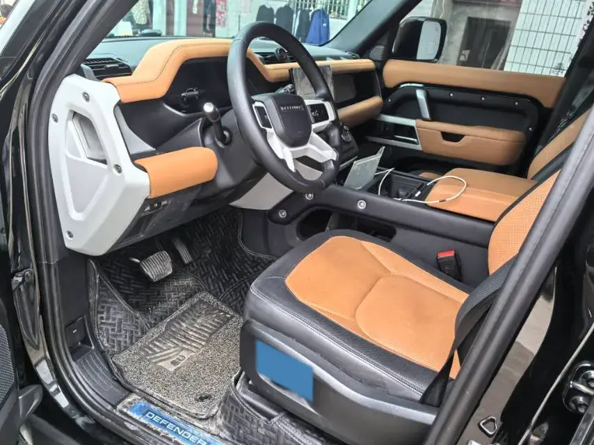 2023 LAND ROVER thumbnail 3