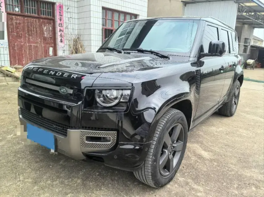 2023 LAND ROVER view 1