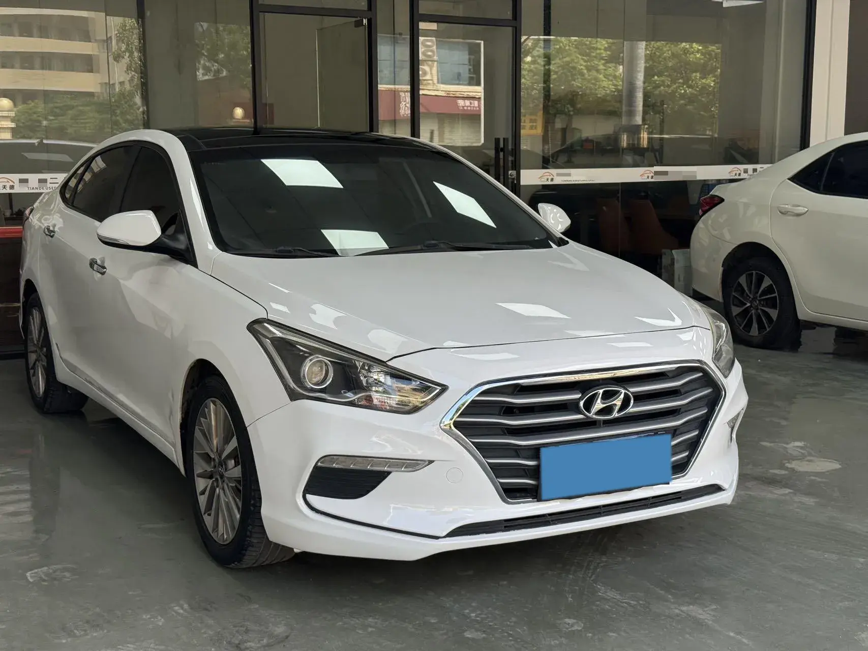 2017 HYUNDAI MISTRA thumbnail 3