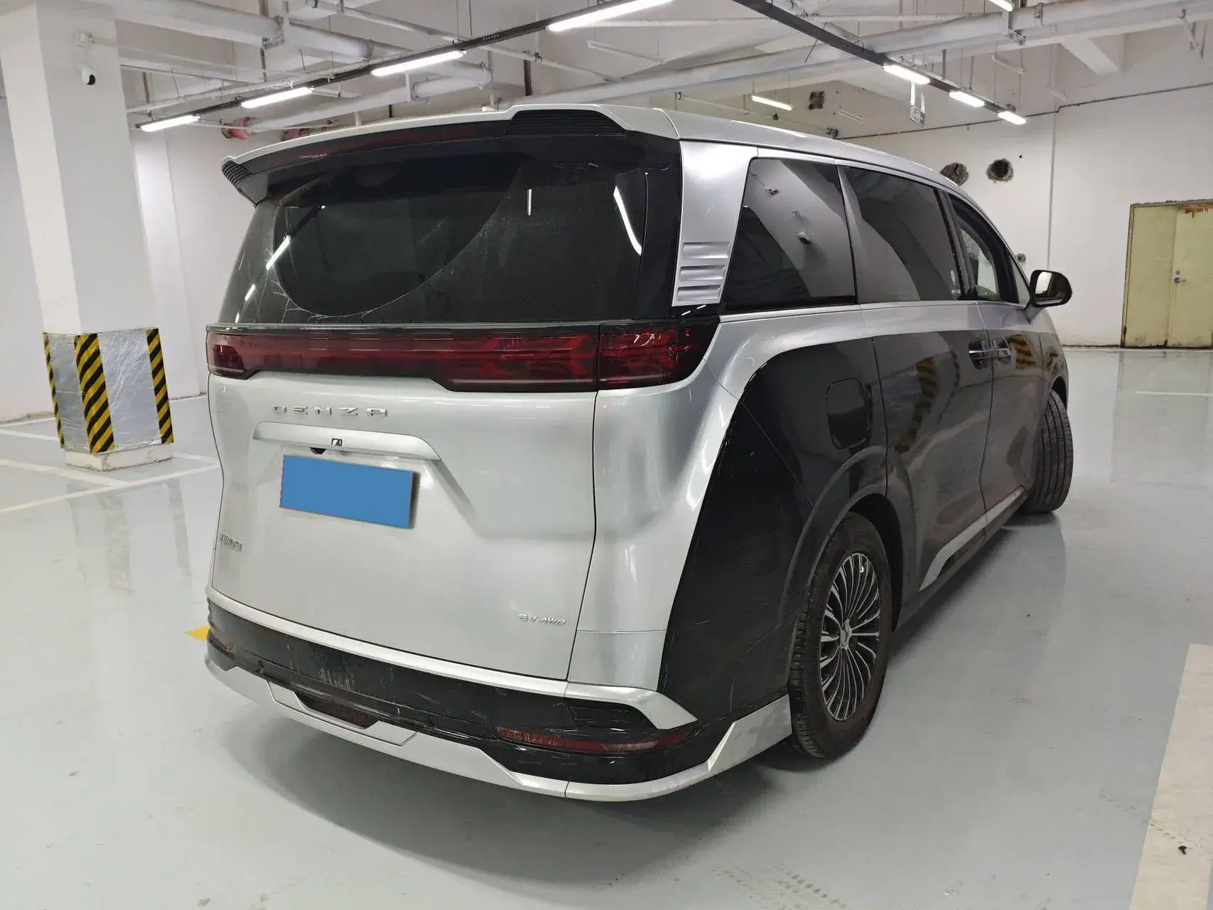 2022 DENZA D9 thumbnail 3