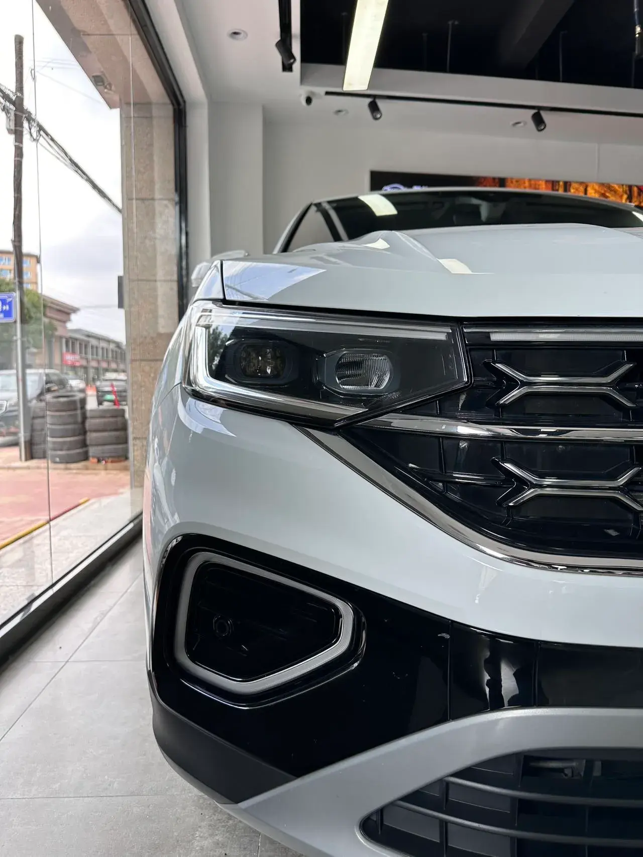 2024 VOLKSWAGEN TAYRON thumbnail 3