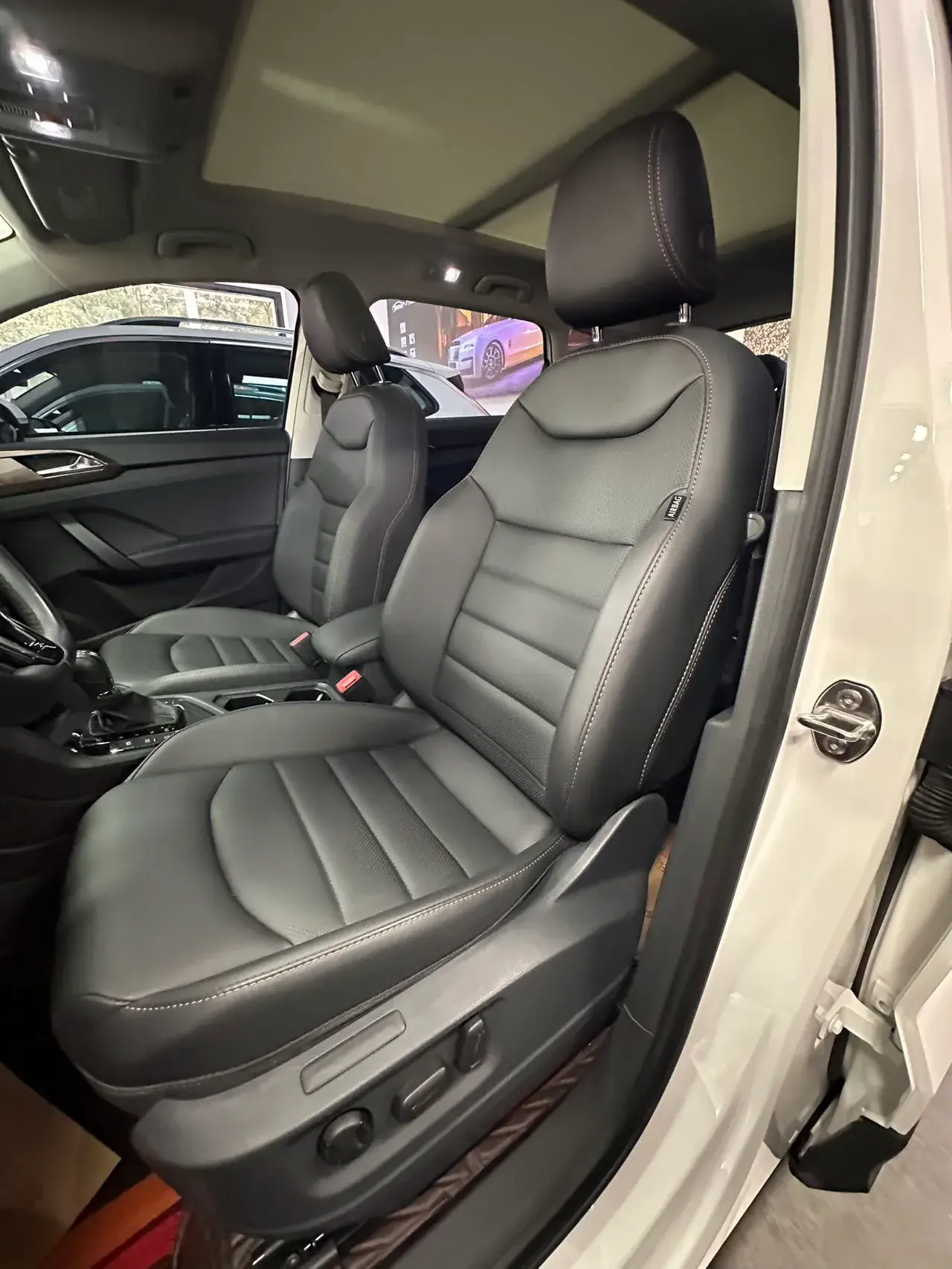 2021 VOLKSWAGEN THARU thumbnail 4