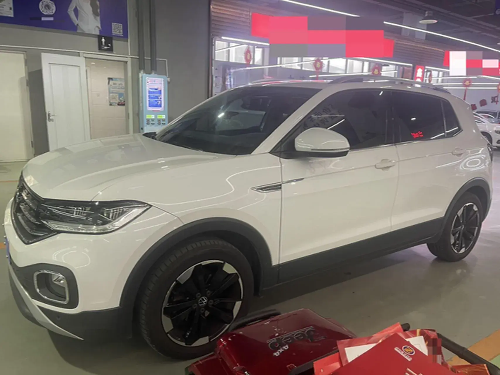 2020 VOLKSWAGEN TACQUA view 1