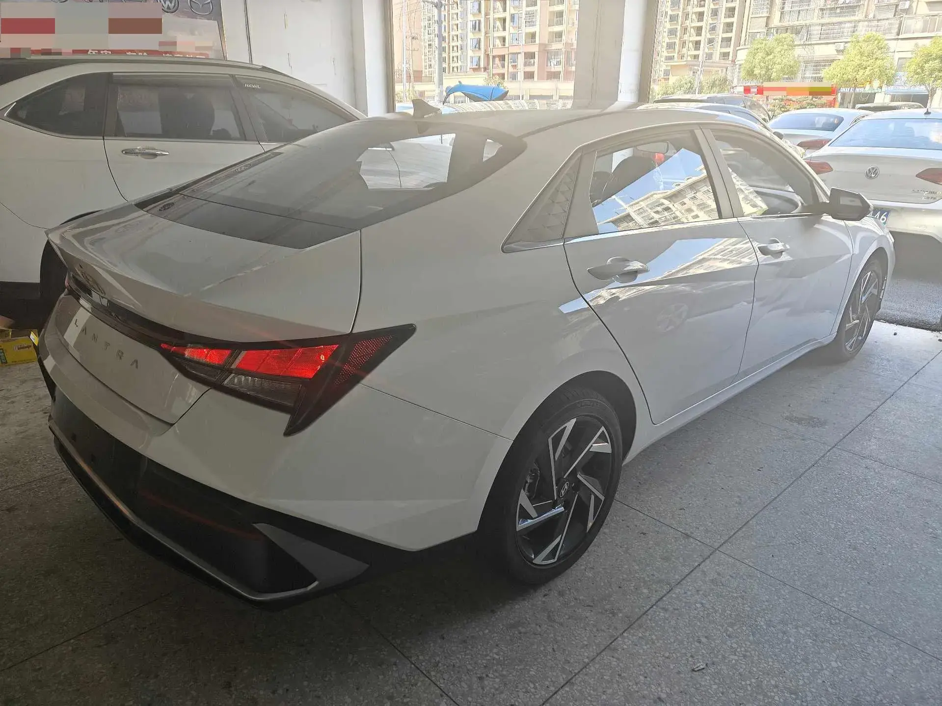 2023 HYUNDAI ELANTRA thumbnail 3