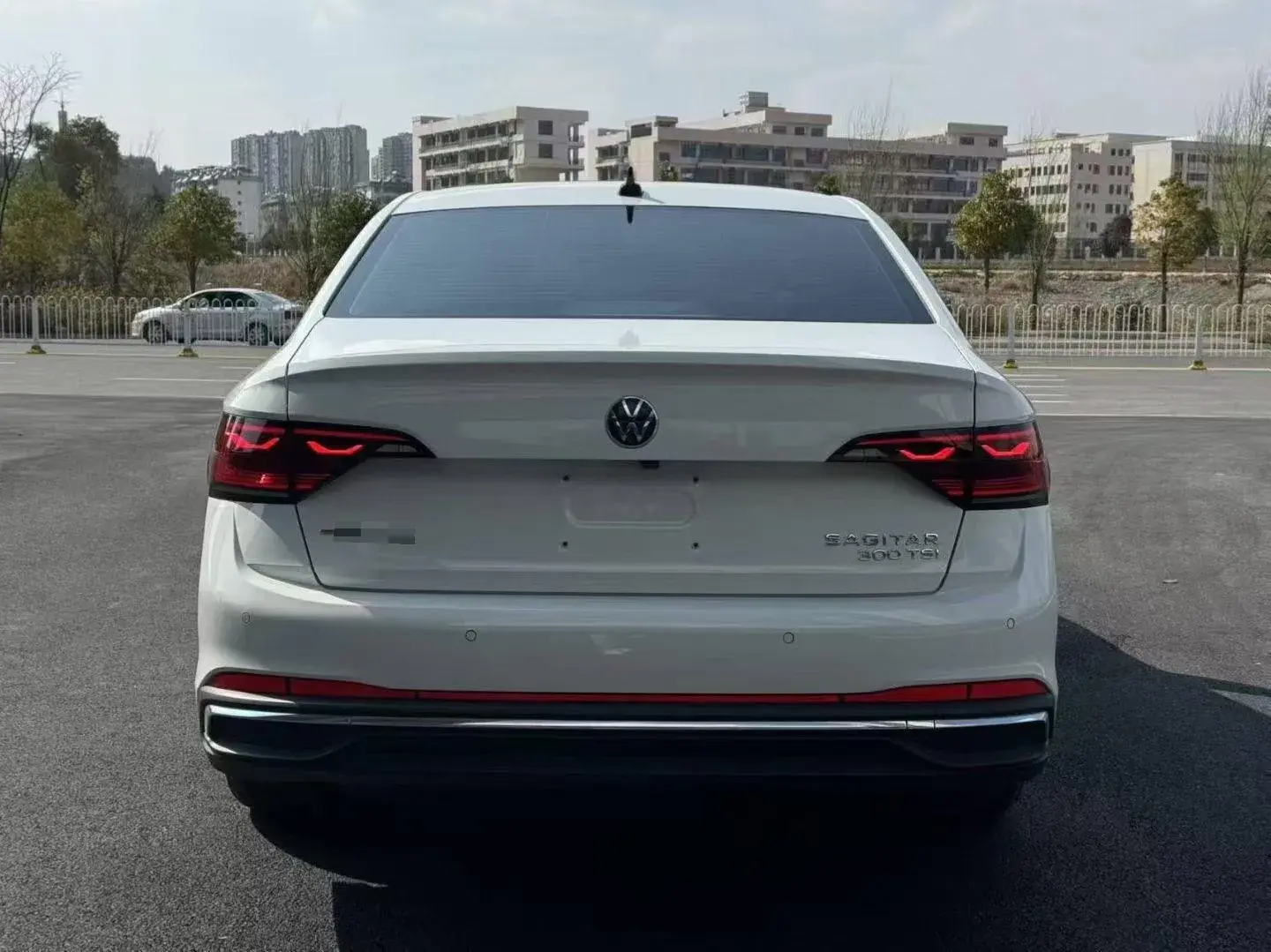 2024 VOLKSWAGEN SAGITAR thumbnail 4