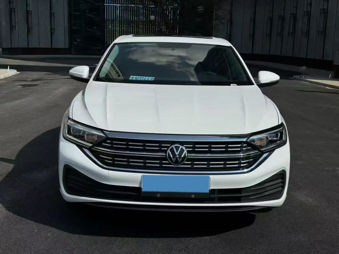 2024 VOLKSWAGEN SAGITAR thumbnail 2