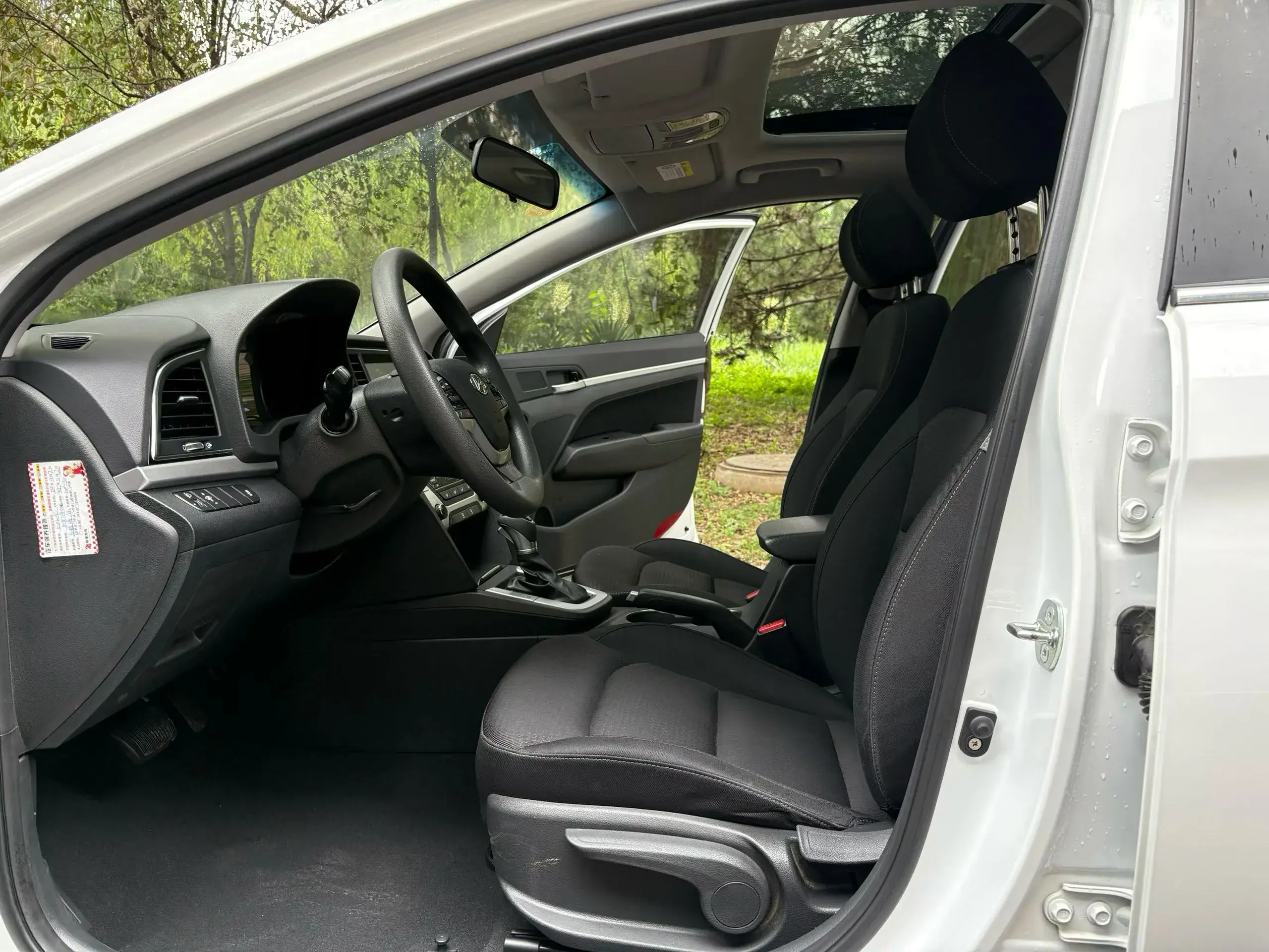 2016 HYUNDAI ELANTRA thumbnail 2