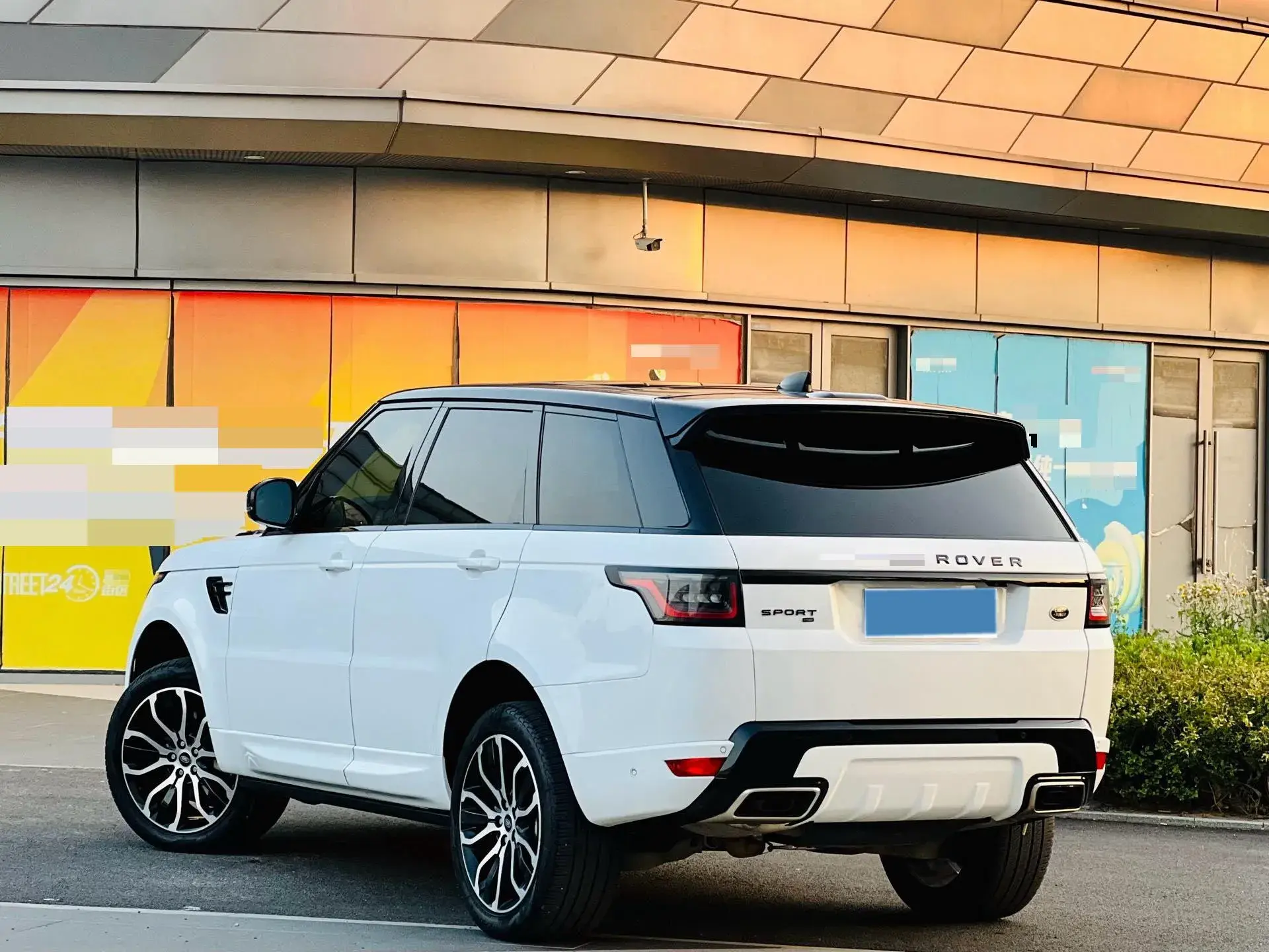 2022 LAND ROVER thumbnail 4