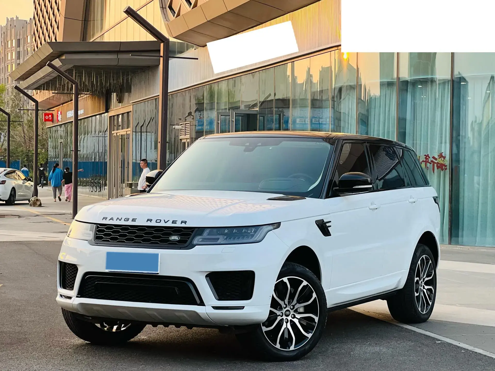 2022 LAND ROVER view 1