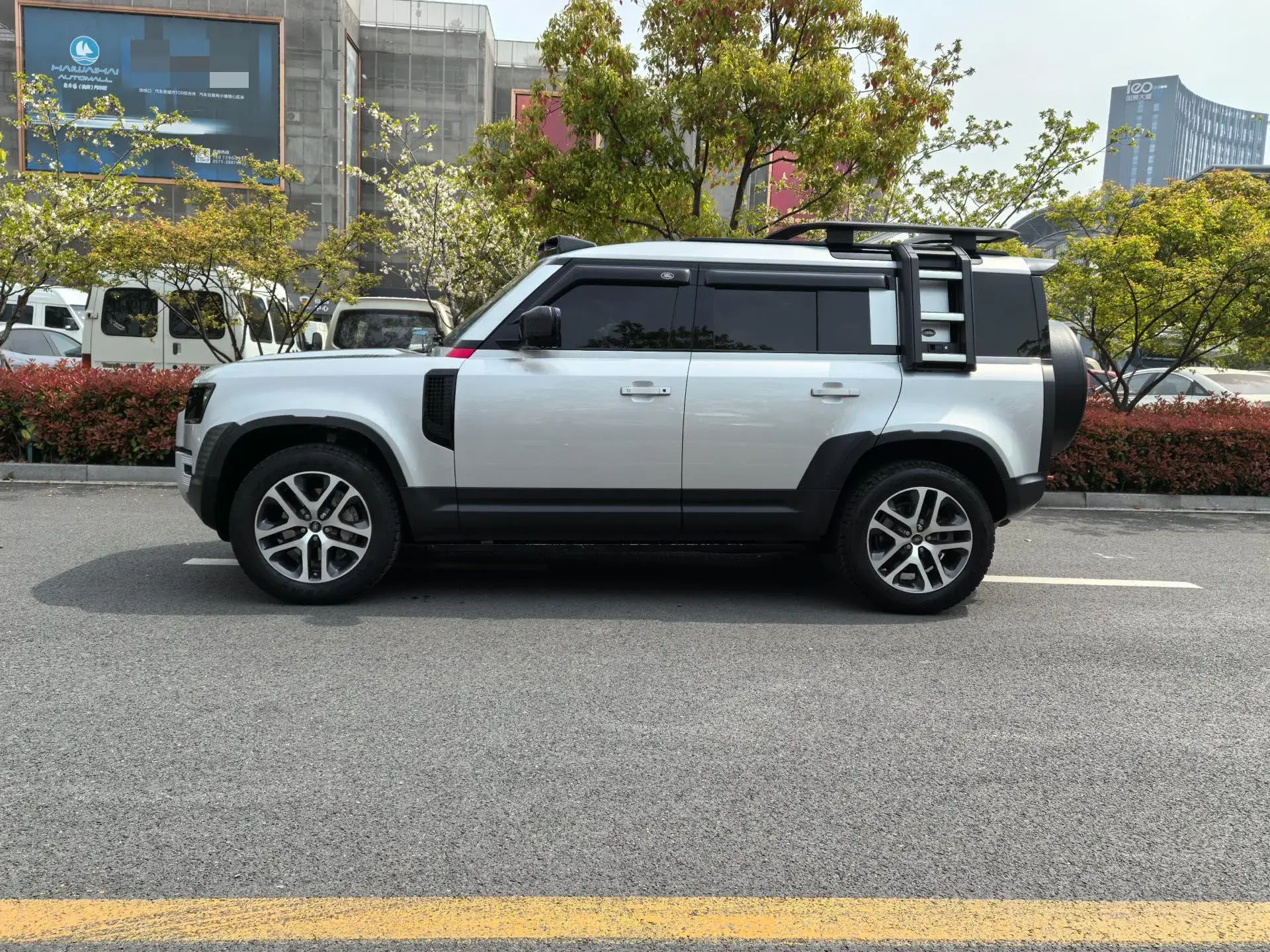 2020 LAND ROVER thumbnail 4