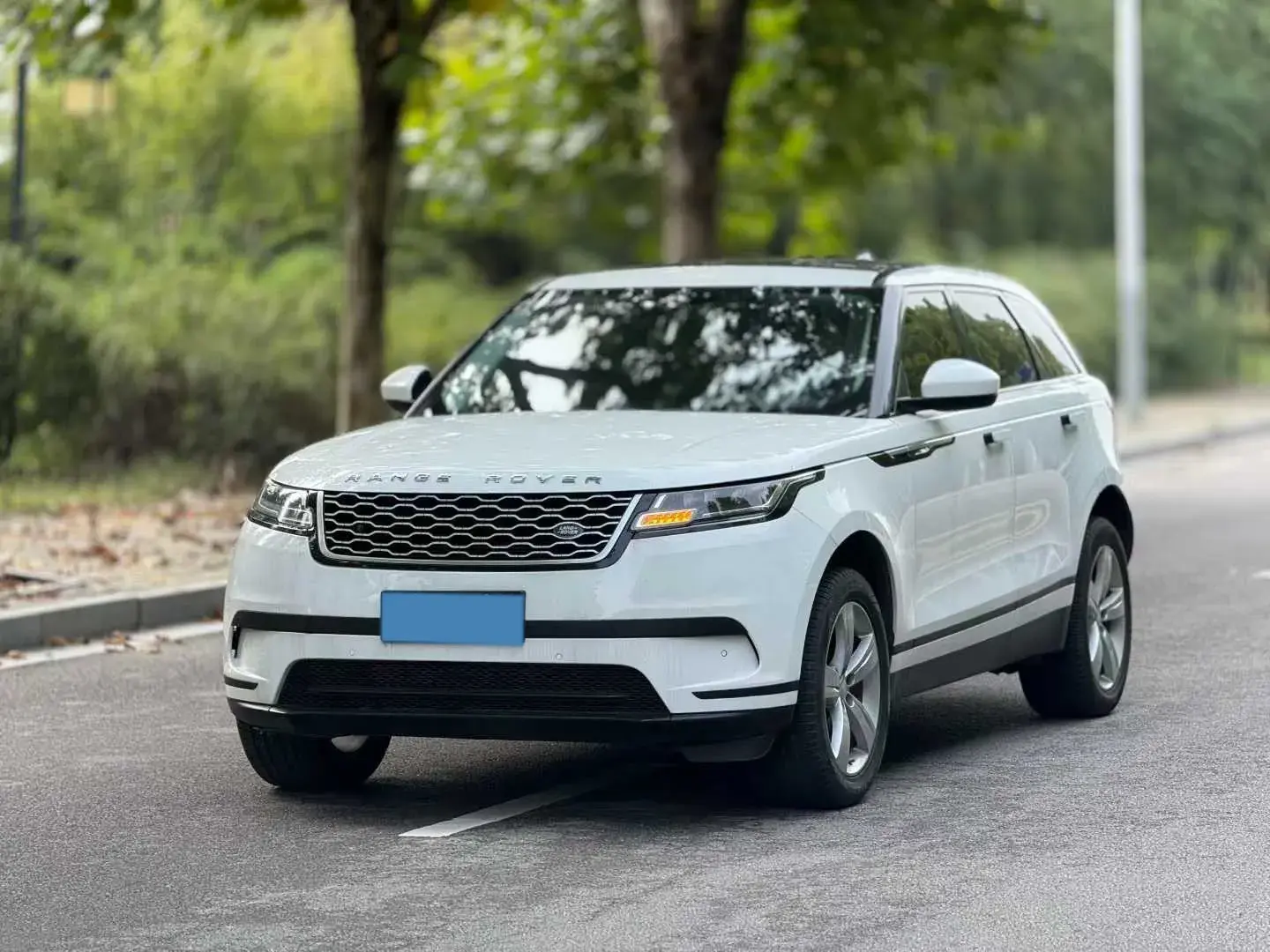 2019 LAND ROVER view 1