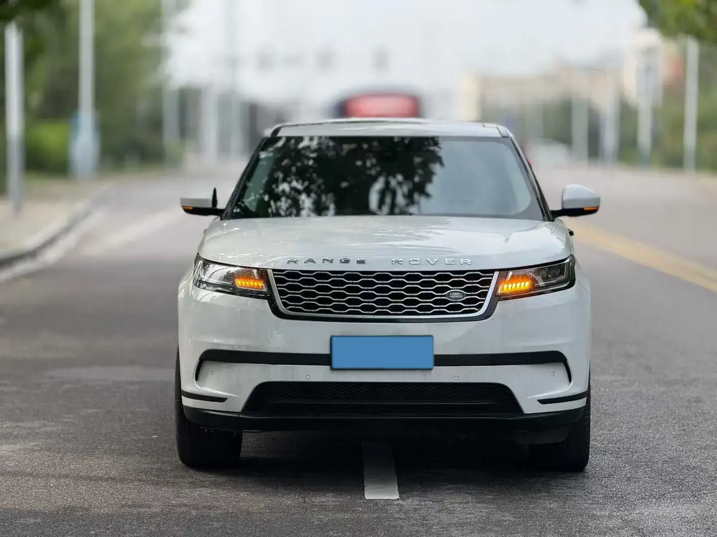 2019 LAND ROVER thumbnail 3