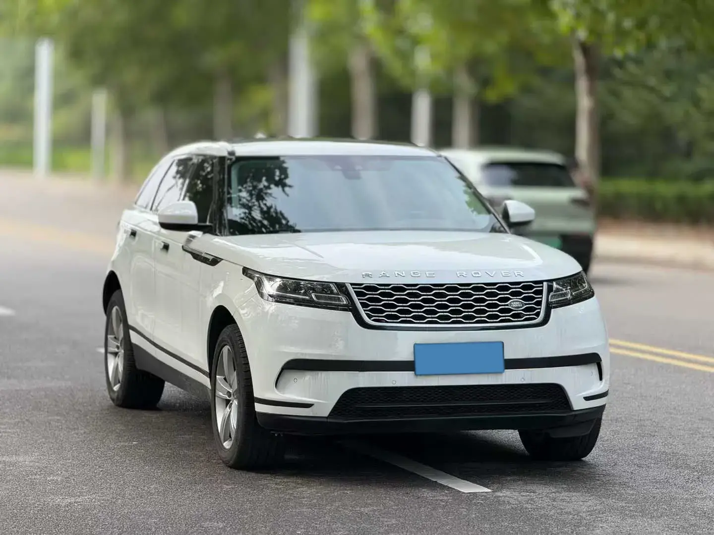 2019 LAND ROVER thumbnail 2