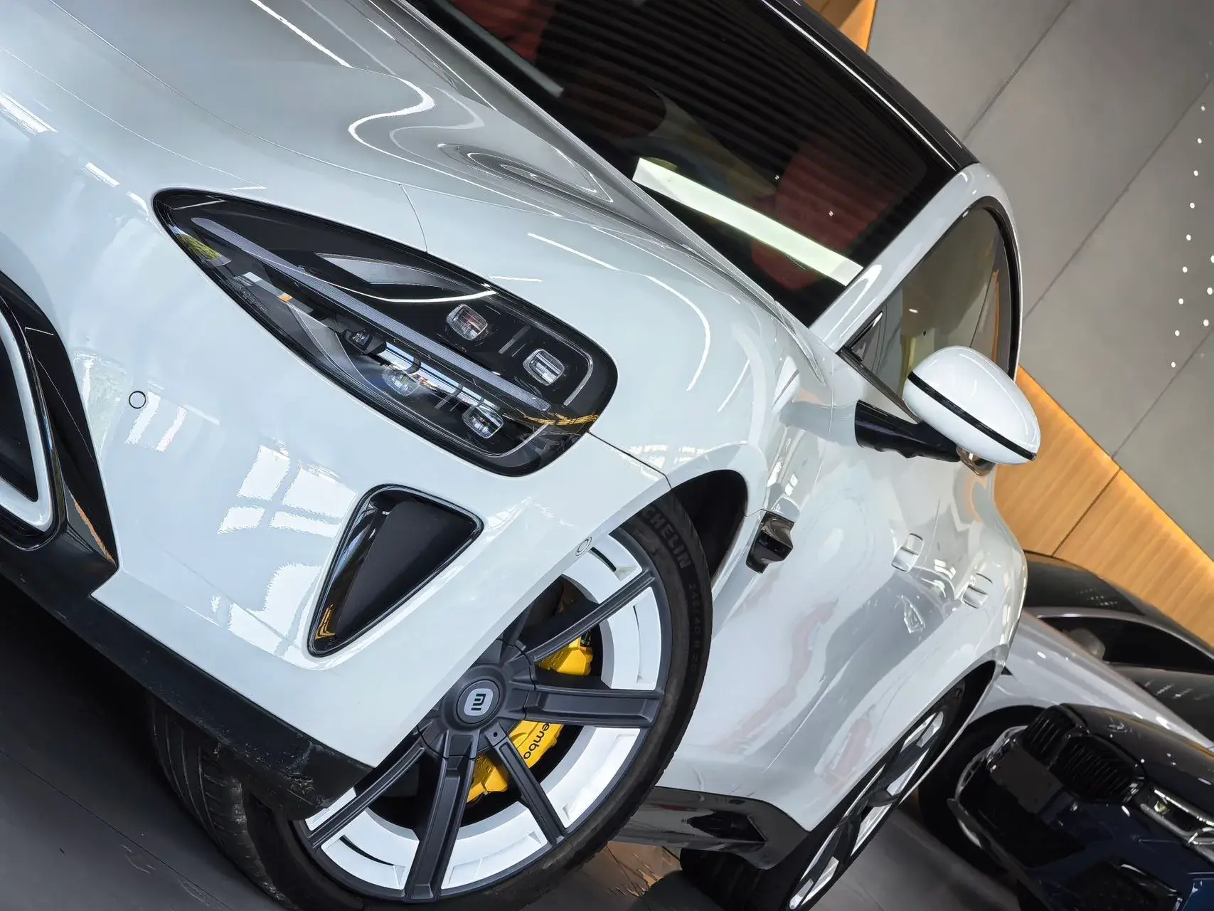 2024 MI SU7 thumbnail 4