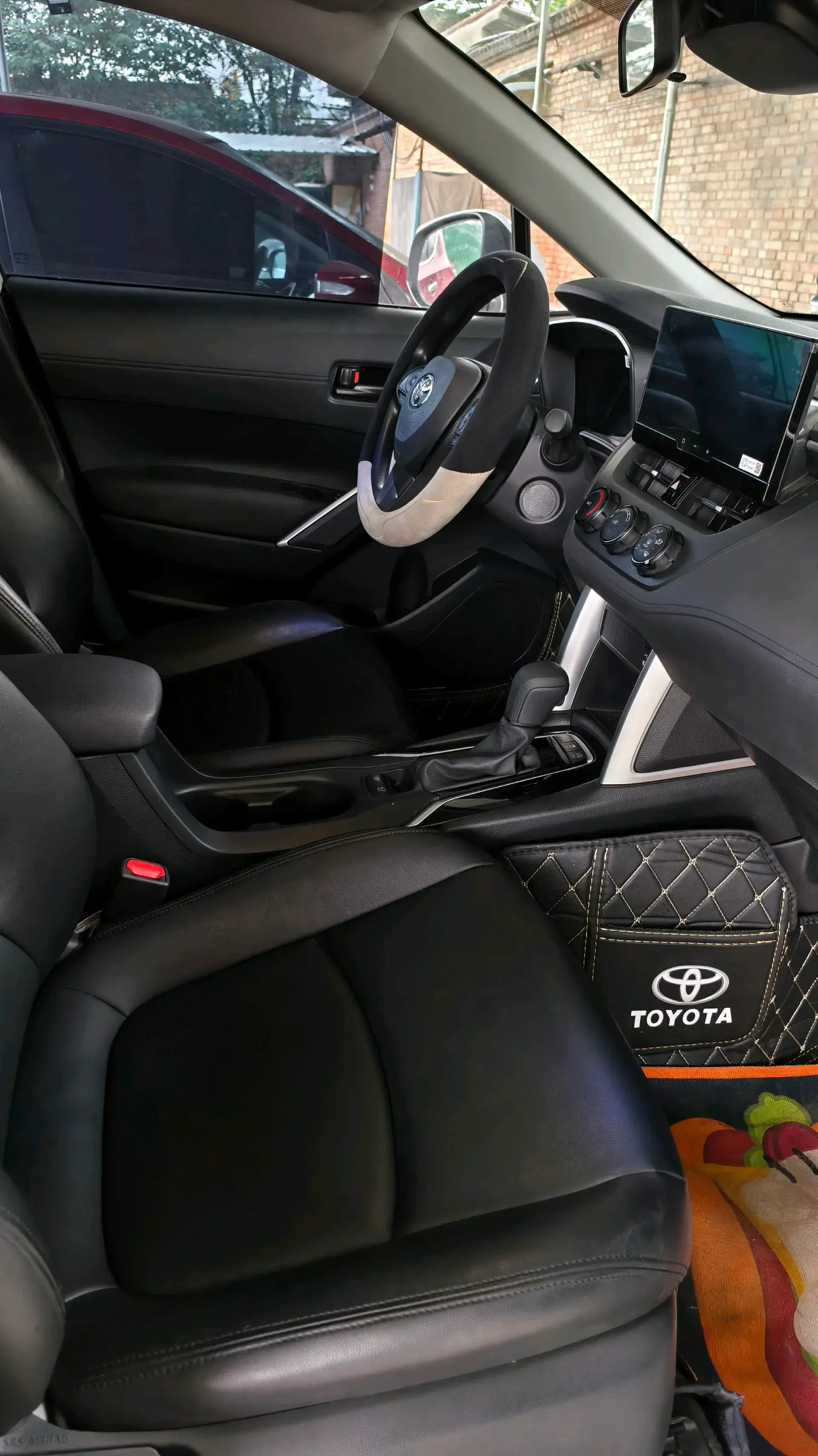 2023 TOYOTA COROLLA thumbnail 4