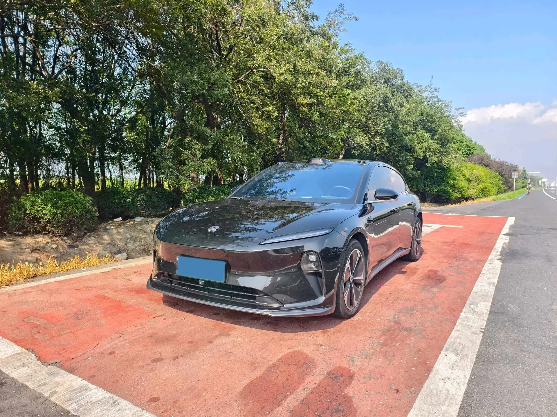 2024 NIO ET5T view 1