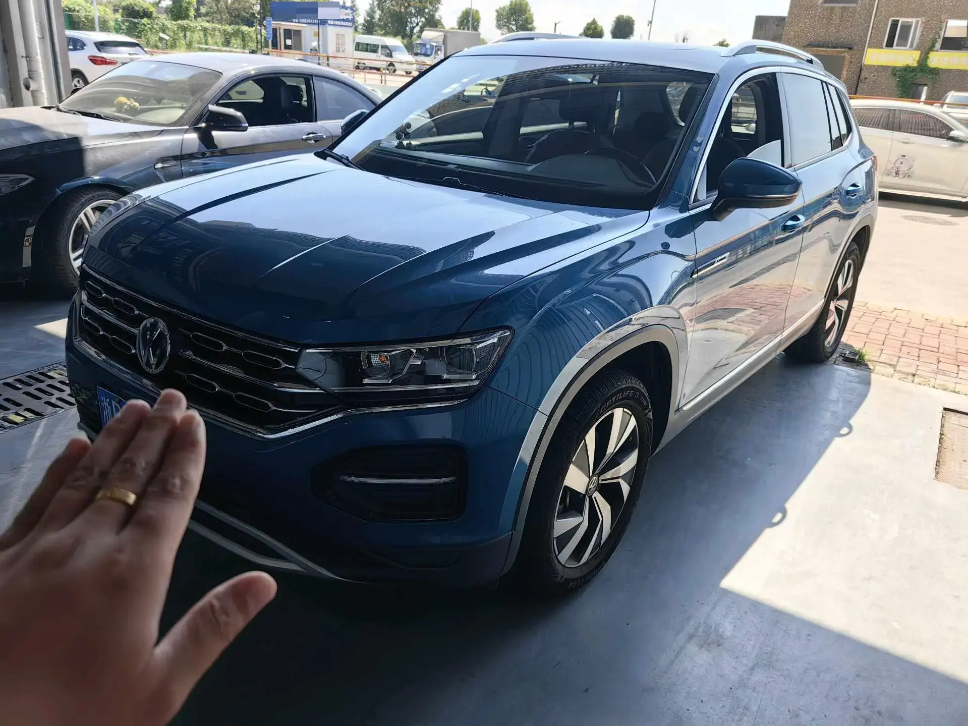 2019 VOLKSWAGEN TAYRON view 1