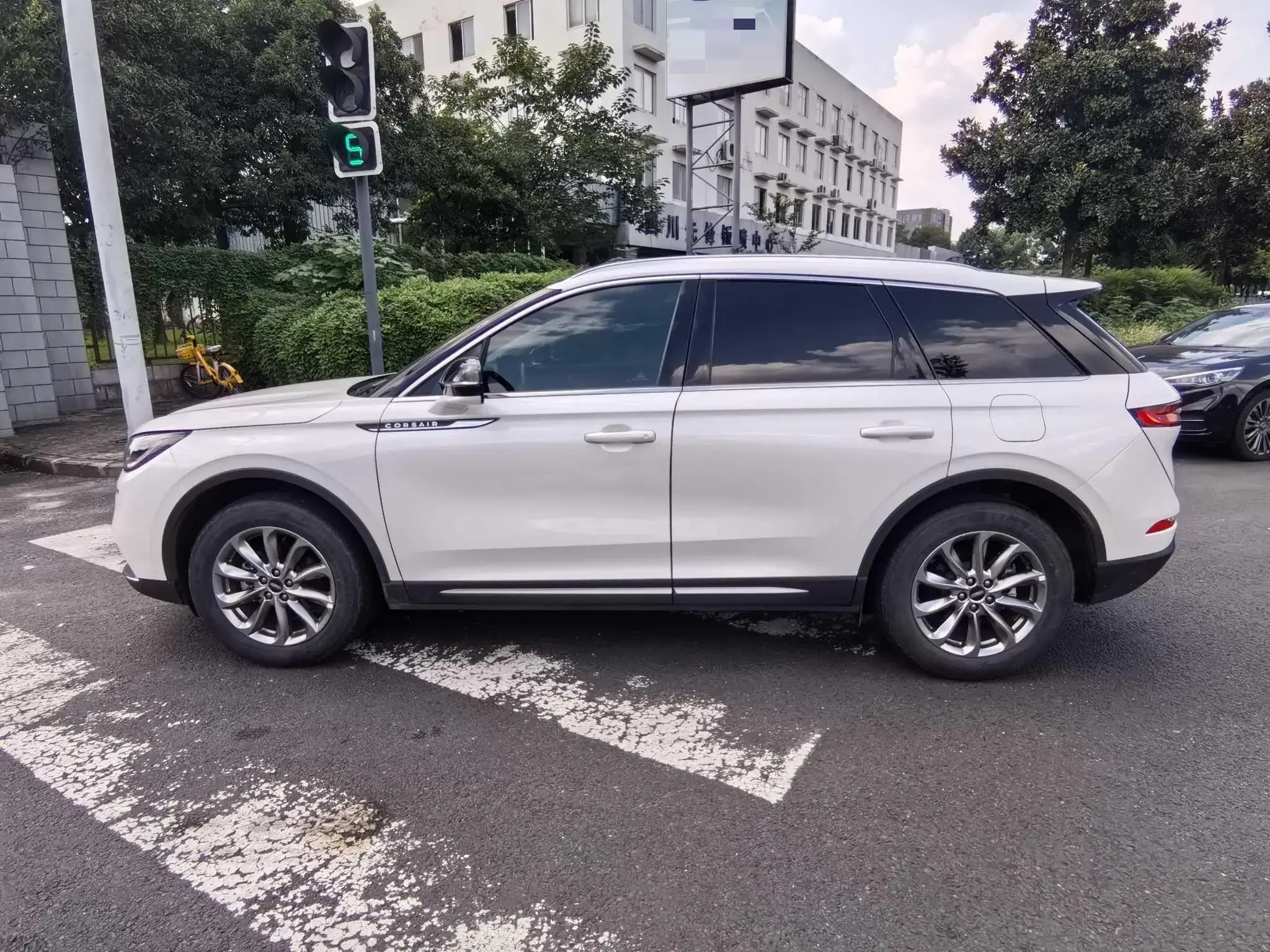 2021 LINCOLN CORSAIR thumbnail 4