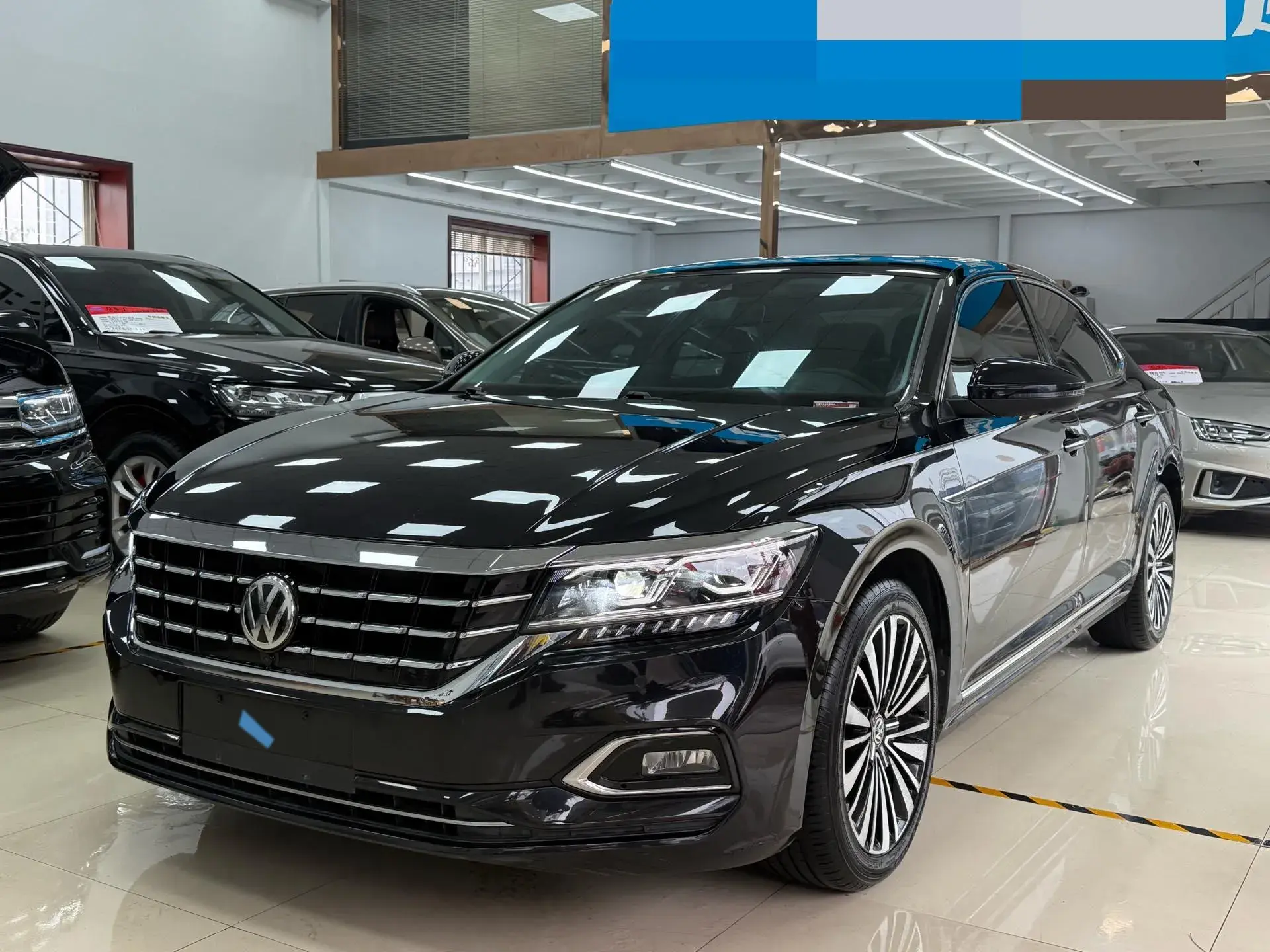 2019 VOLKSWAGEN PASSAT view 1