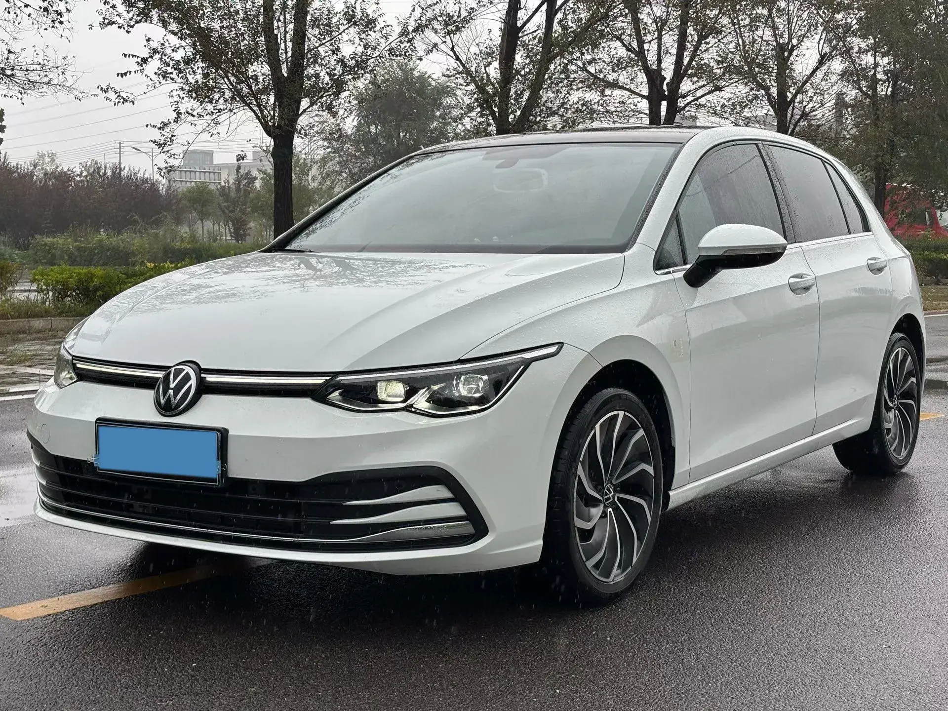 2023 VOLKSWAGEN GOLF view 1