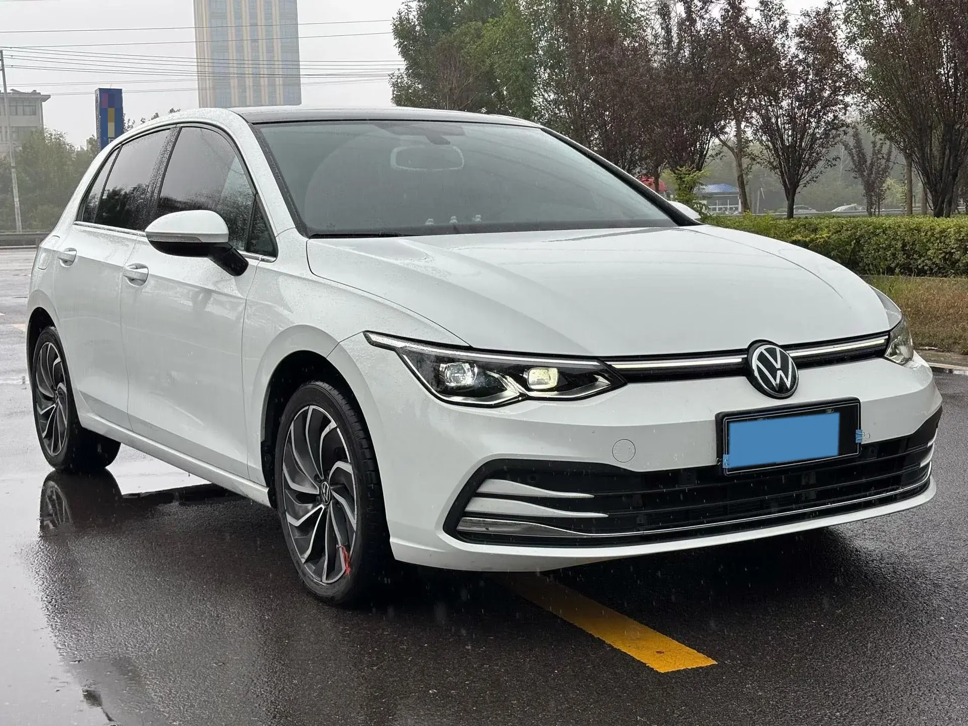 2023 VOLKSWAGEN GOLF thumbnail 3