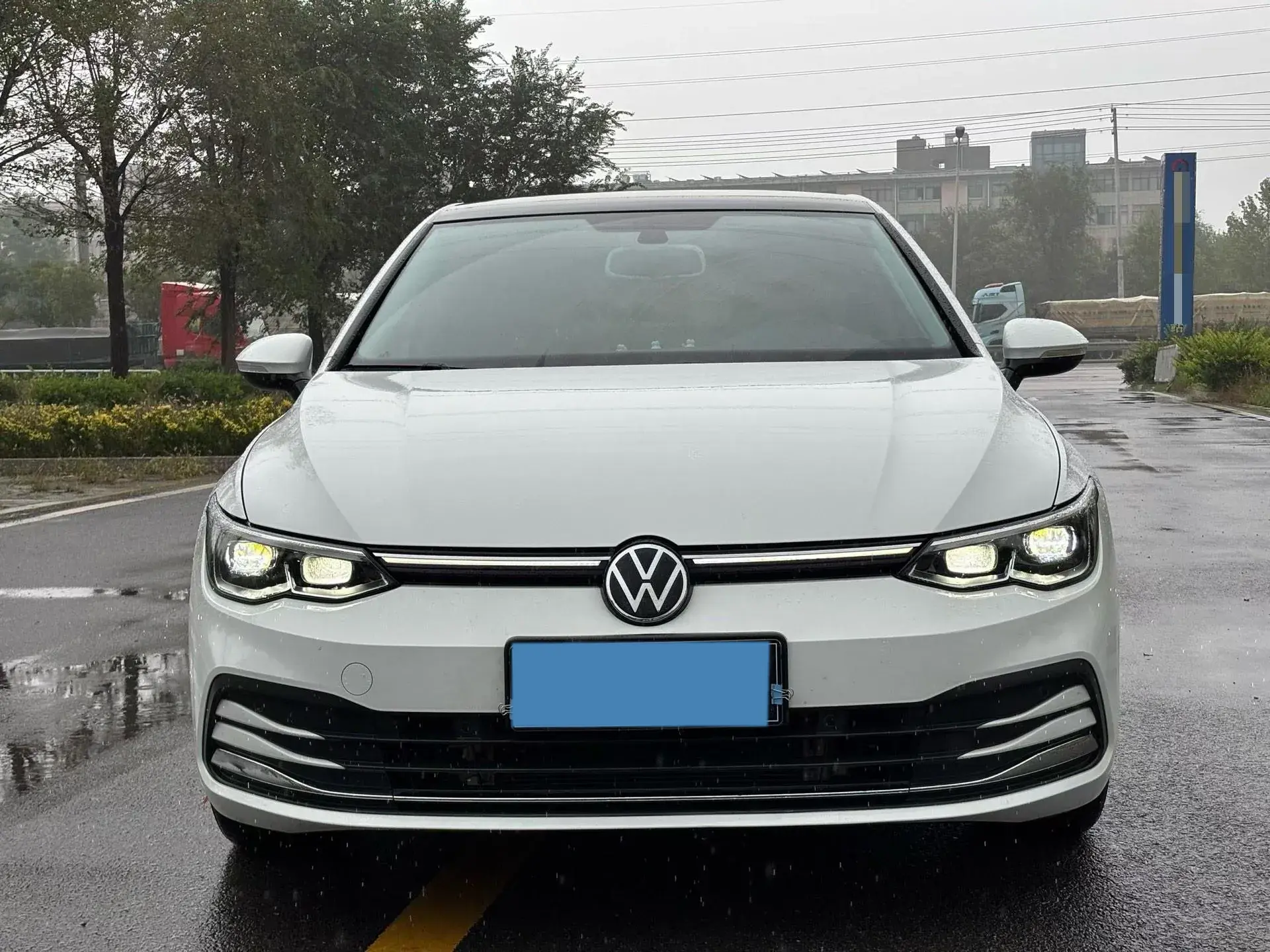 2023 VOLKSWAGEN GOLF thumbnail 2