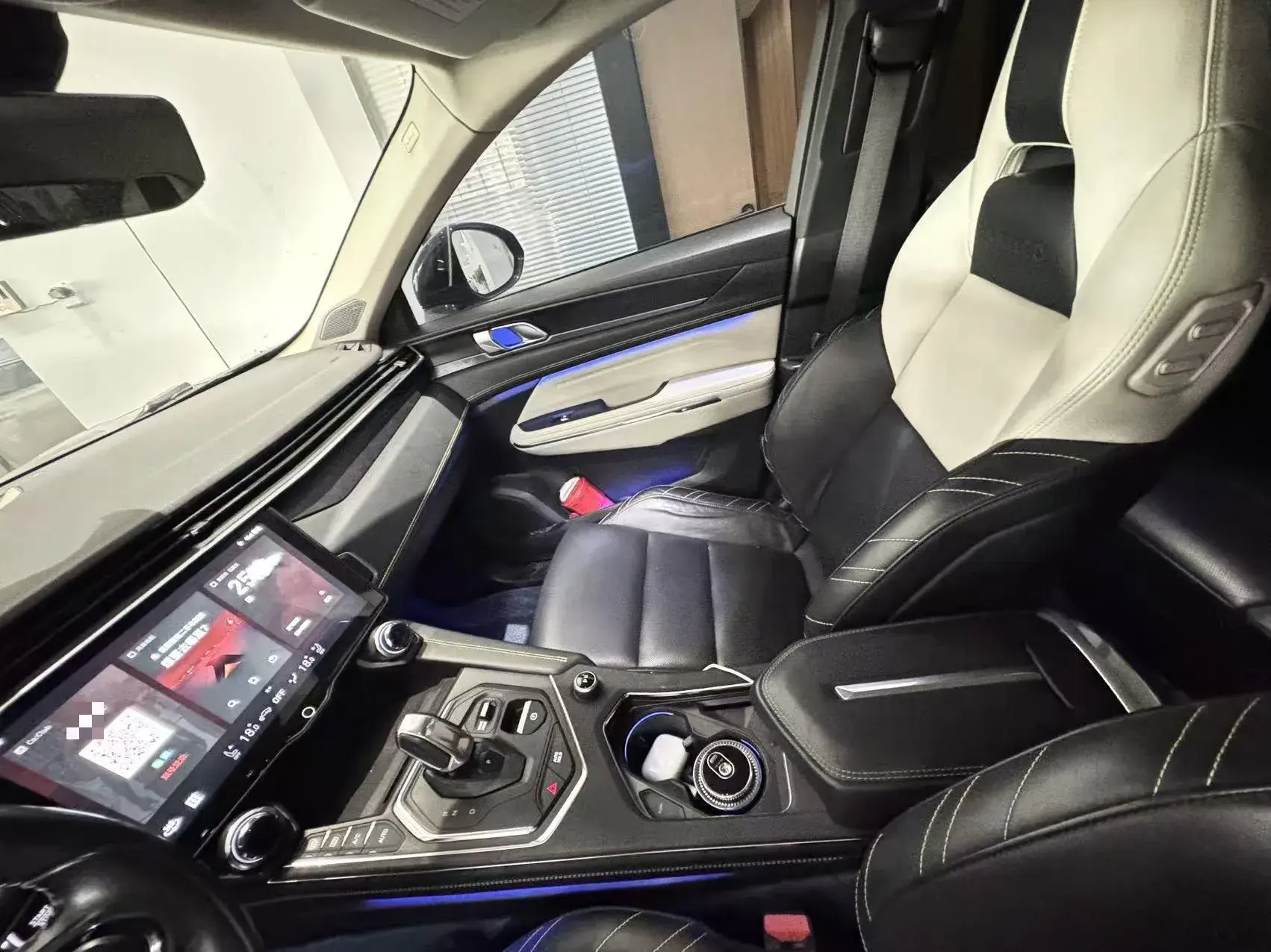 2020 LYNK&CO 05 thumbnail 4