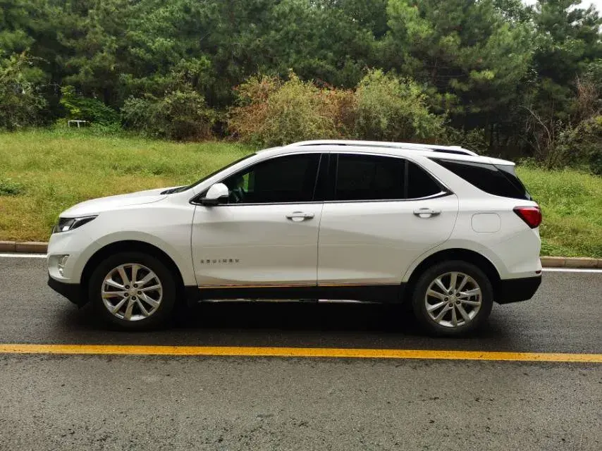 2018 CHEVROLET EQUINOX thumbnail 3