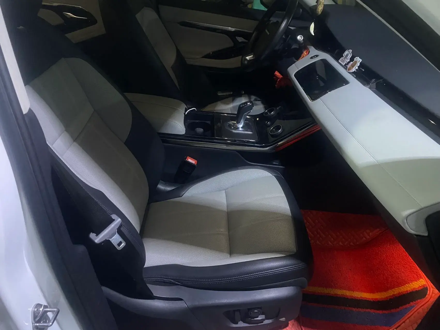 2020 LAND ROVER thumbnail 4