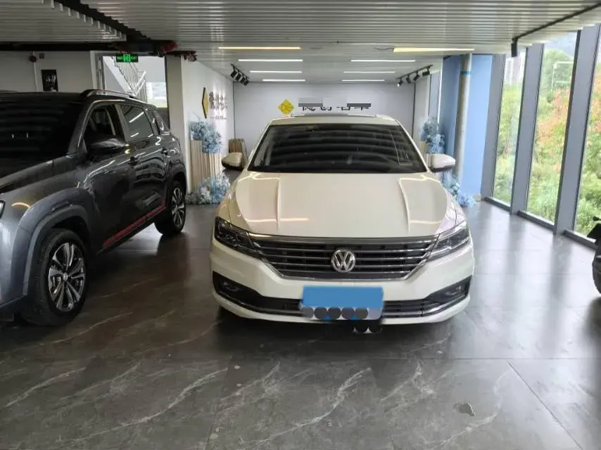 2018 VOLKSWAGEN LAVIDA thumbnail 2