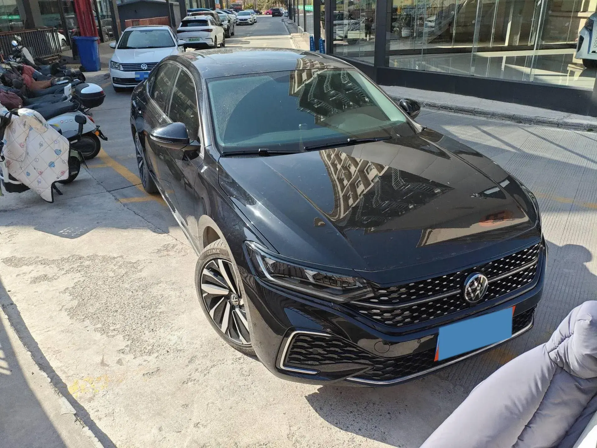 2022 VOLKSWAGEN PASSAT thumbnail 2