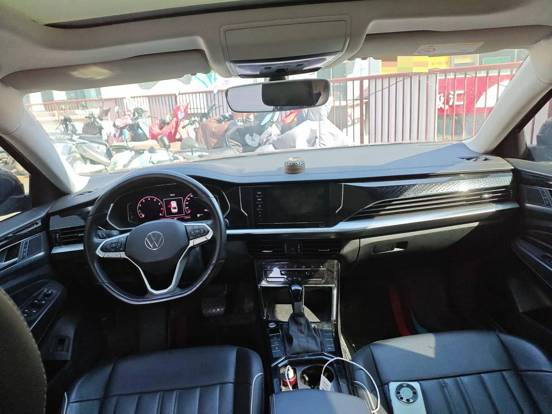 2022 VOLKSWAGEN PASSAT thumbnail 3