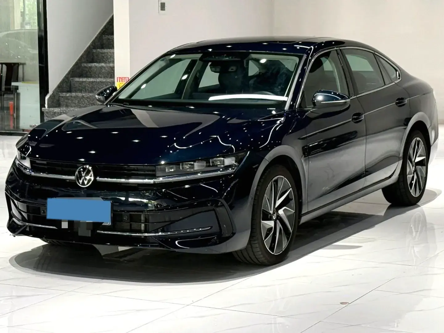 2024 VOLKSWAGEN MAGOTAN view 1