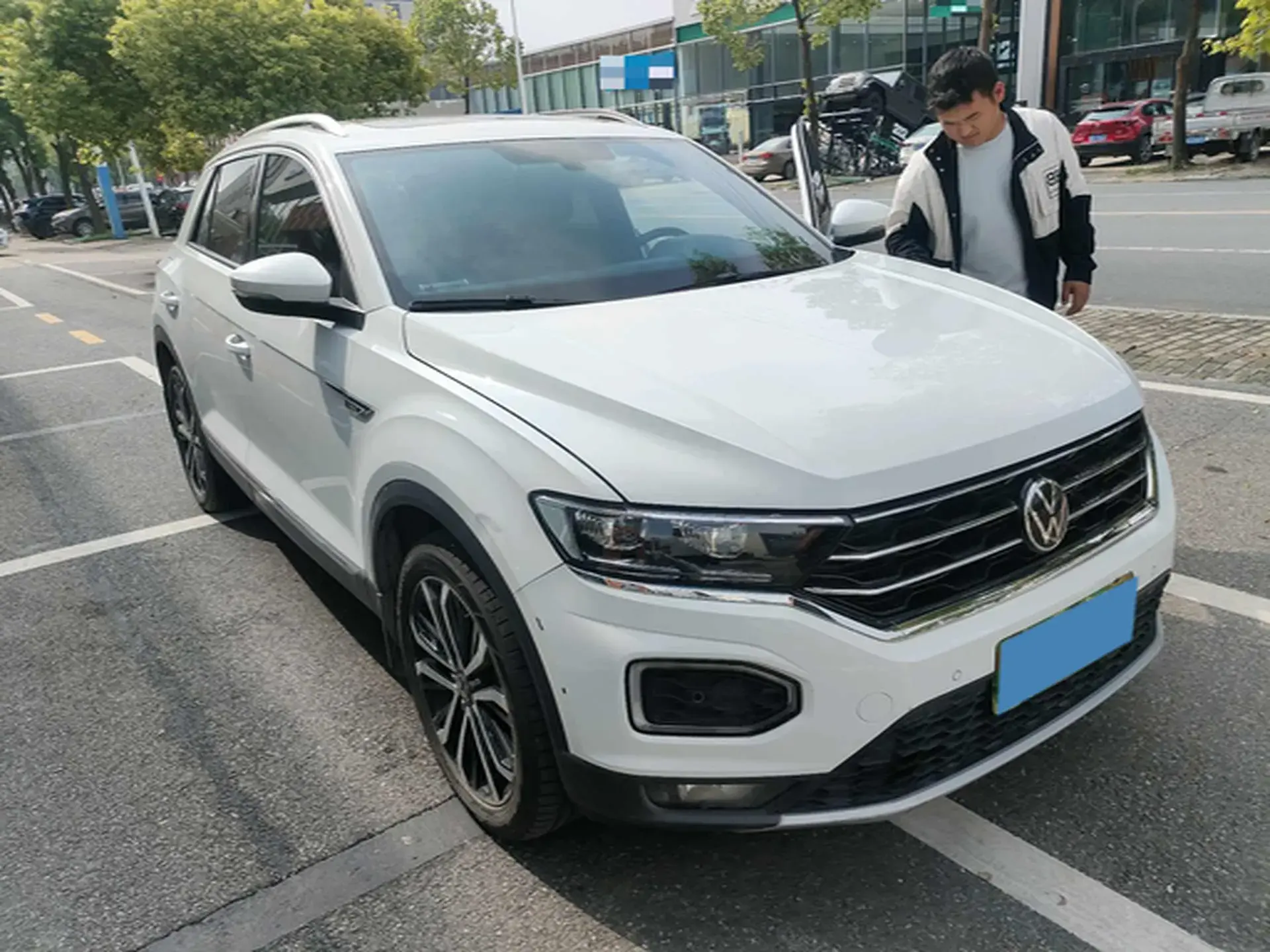 2021 VOLKSWAGEN T-ROC thumbnail 2