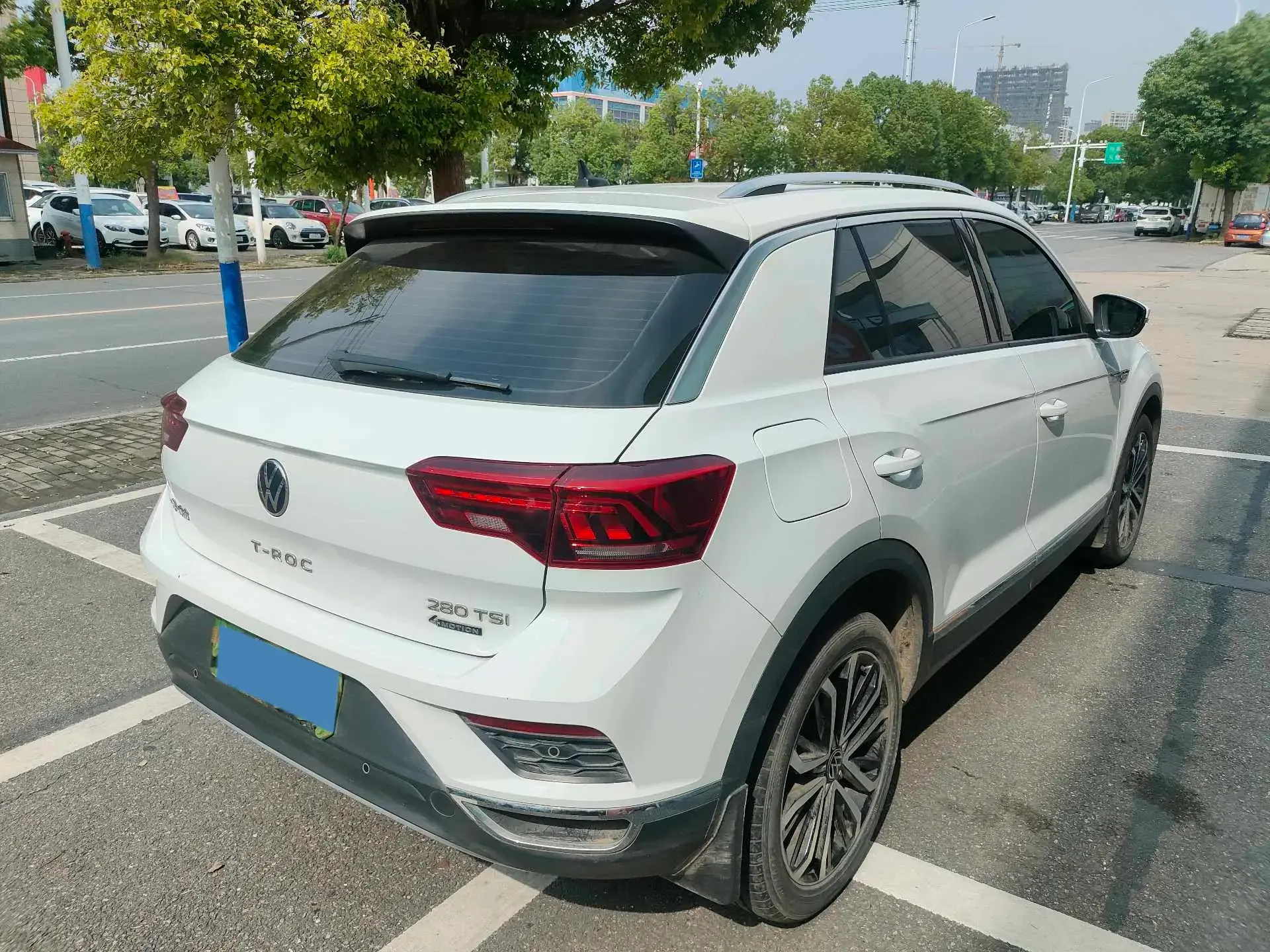 2021 VOLKSWAGEN T-ROC thumbnail 4