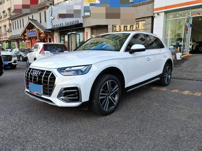 2022 AUDI Q5L view 1