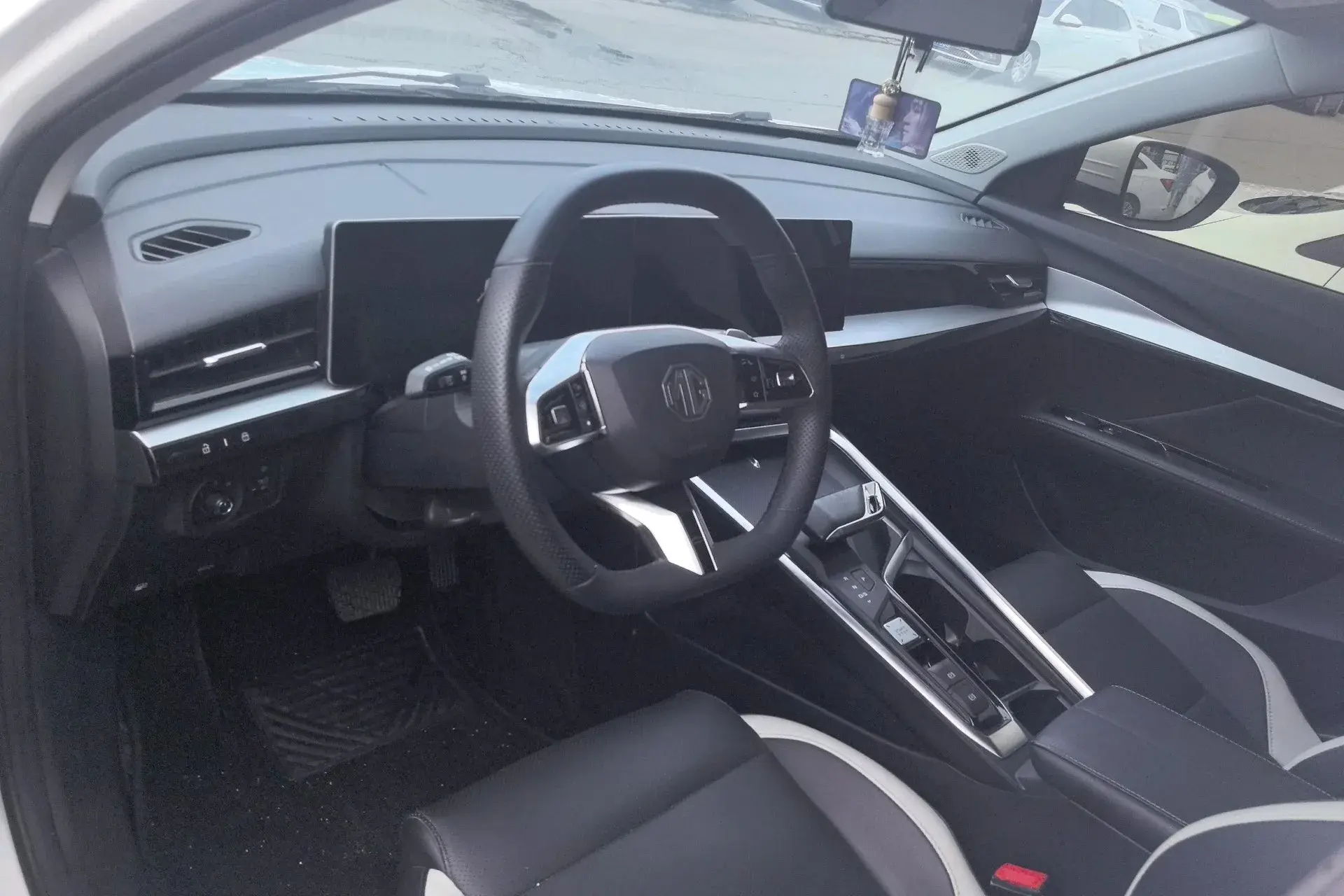 2022 MG 5 thumbnail 3