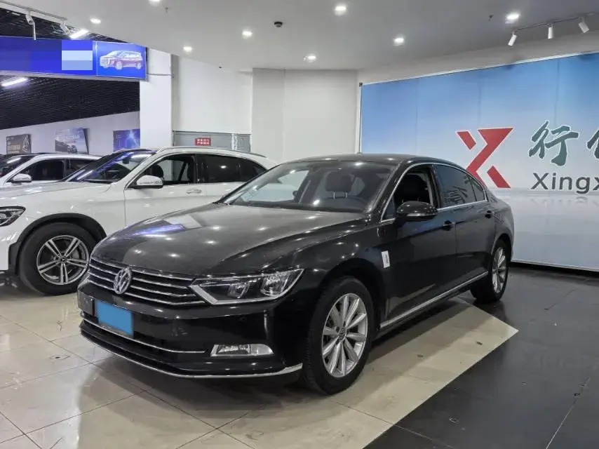 2018 VOLKSWAGEN MAGOTAN view 1