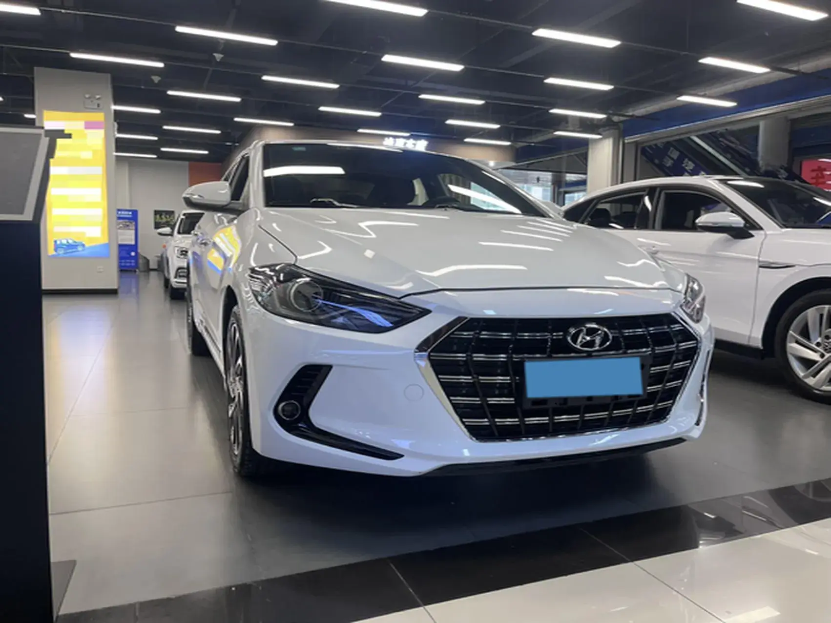 2019 HYUNDAI ELANTRA thumbnail 3