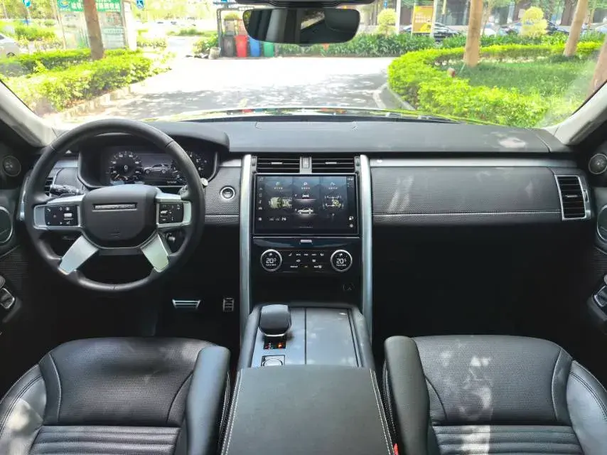 2024 LAND ROVER thumbnail 3