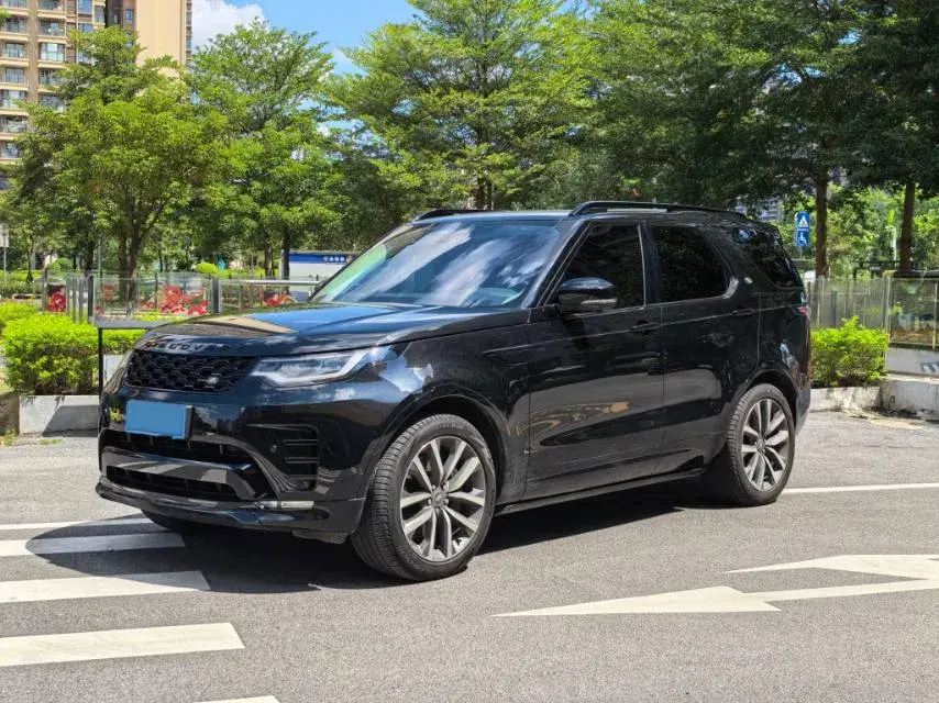 2024 LAND ROVER view 1