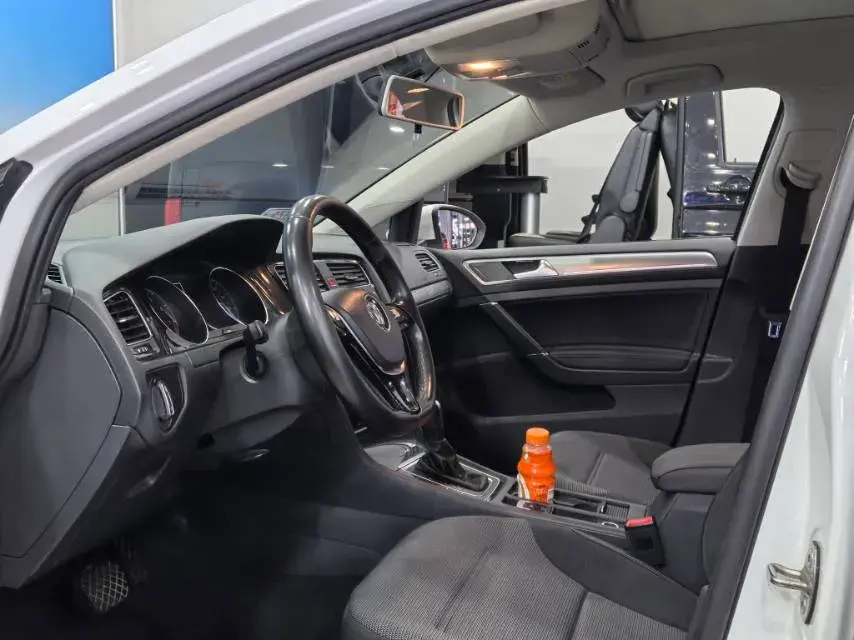 2018 VOLKSWAGEN GOLF thumbnail 4