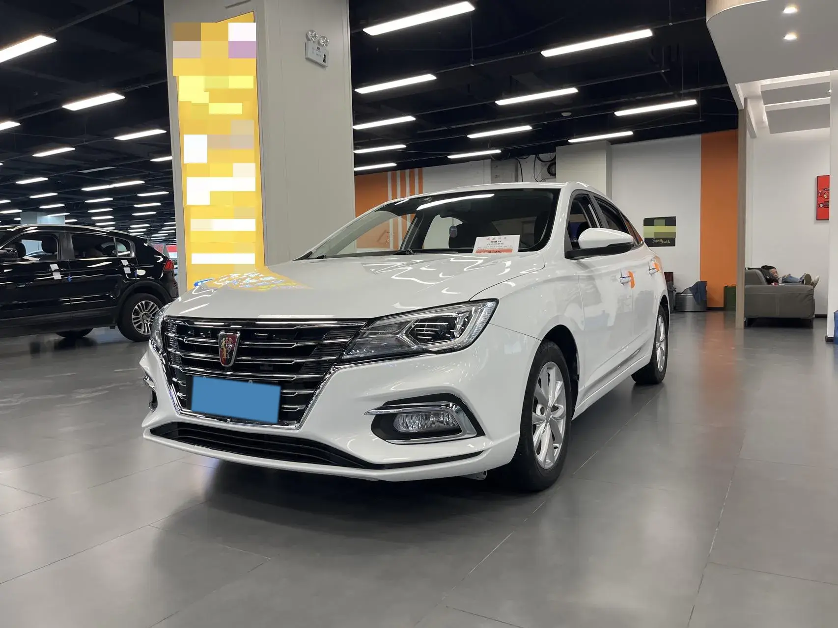 2019 ROEWE I5 view 1