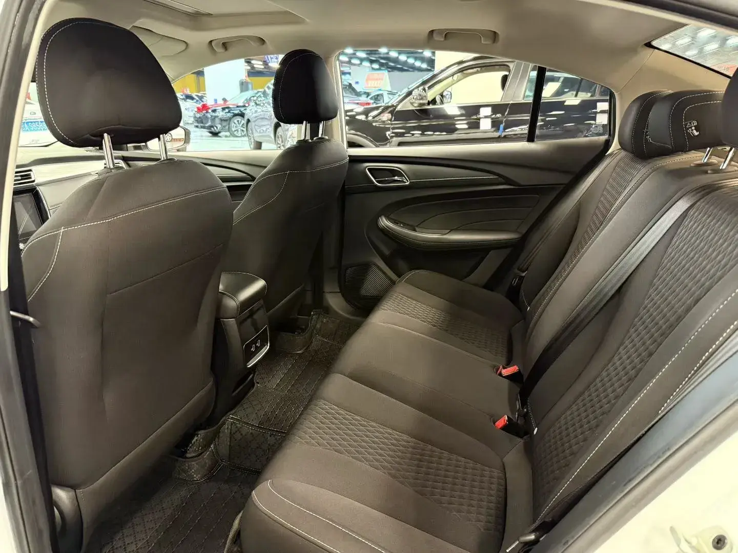 2019 ROEWE I5 thumbnail 4