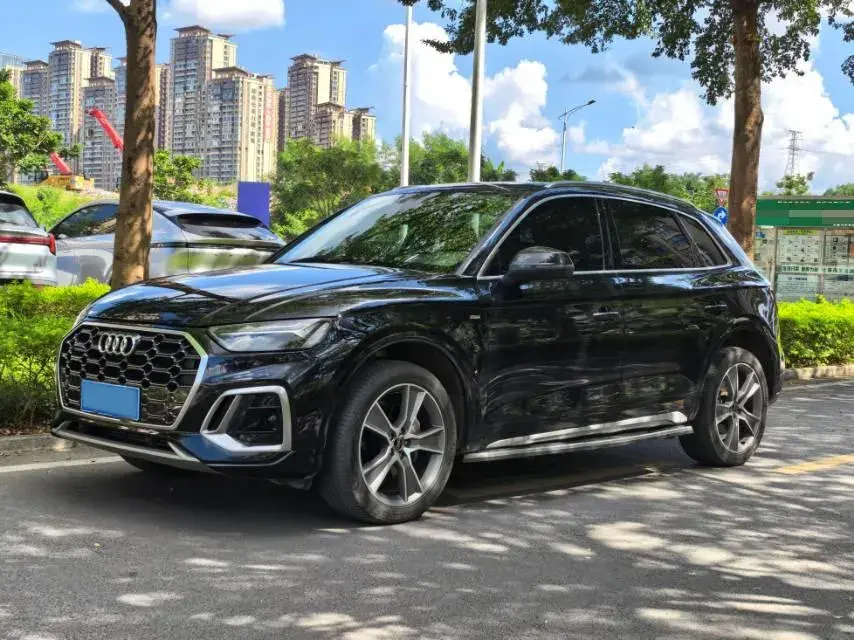 2022 AUDI Q5L view 1