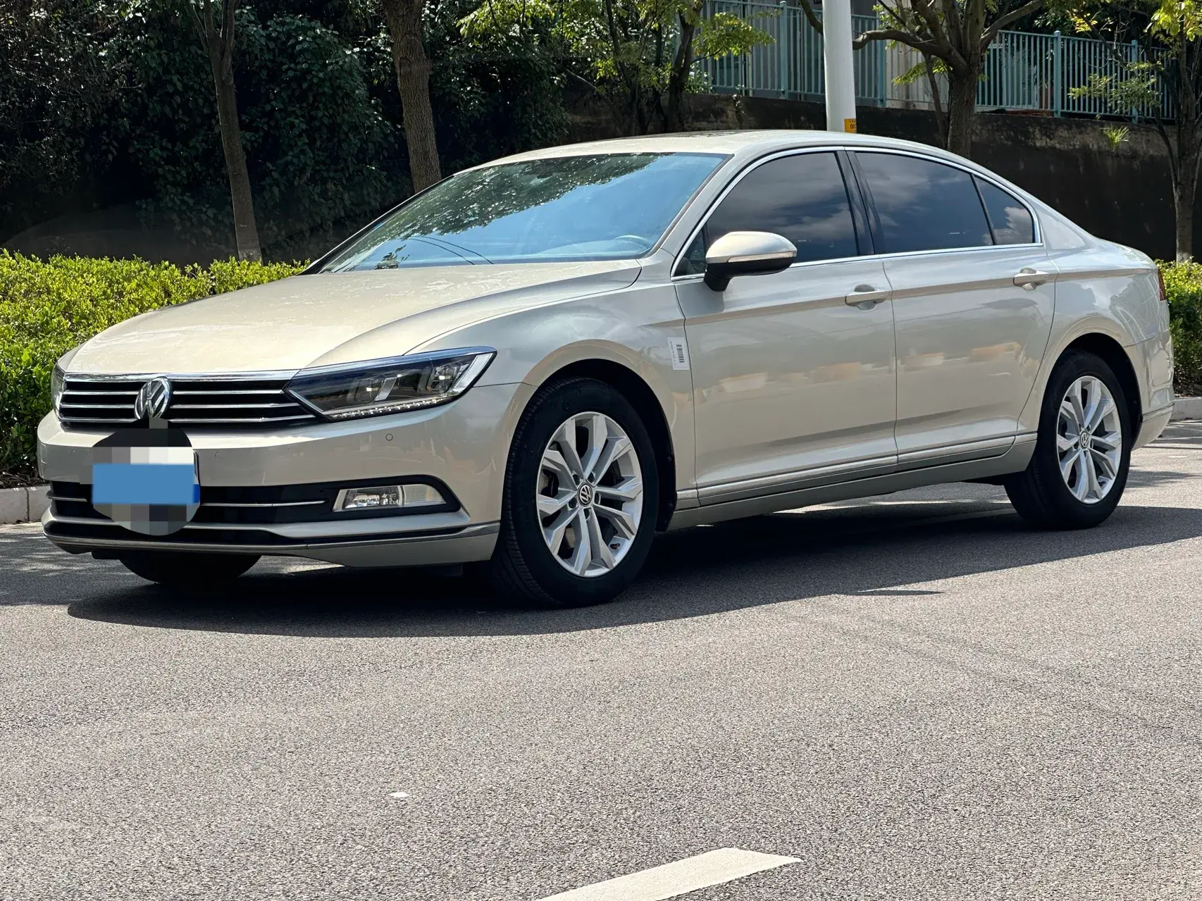 2018 VOLKSWAGEN MAGOTAN view 1