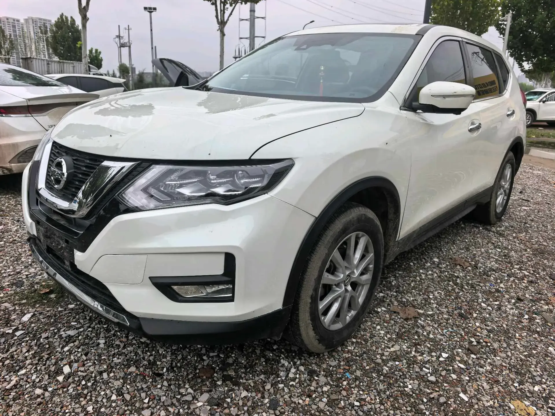 2022 NISSAN X-TRAIL view 1